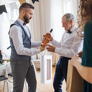 صندوق تغليف النبيذ من ورق الكرافت الفاخر باللون البني ورق متين بيئيًا 3